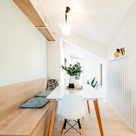 Elma 2 - Piata Romana *