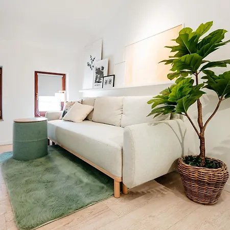 Elma 2 - Piata Romana