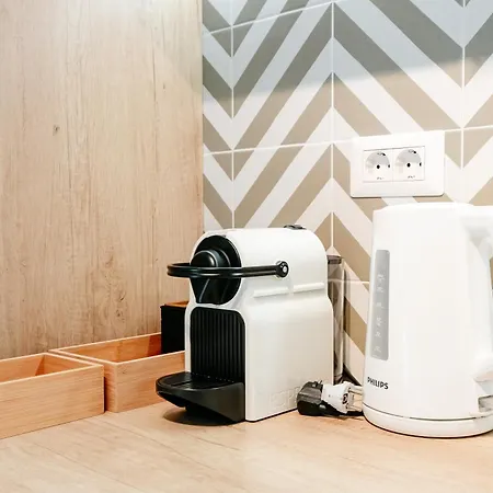 Elma 2 - Piata Romana