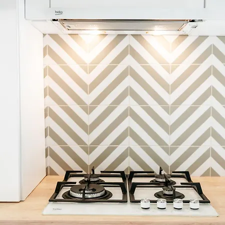 Elma 2 - Piata Romana *