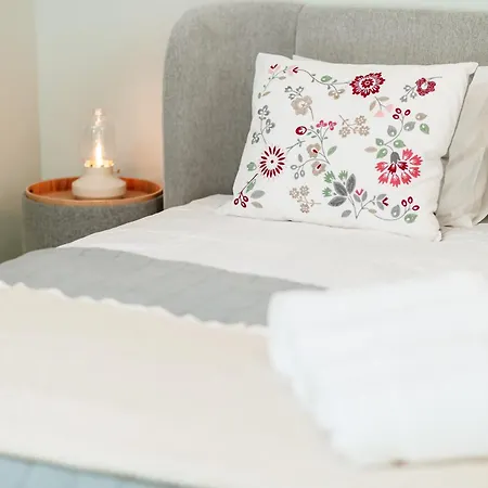 Elma 2 - Piata Romana