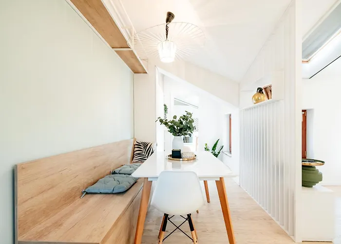 Elma 2 - Piata Romana *