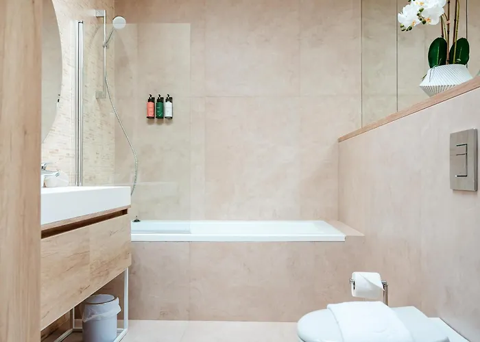 Elma 2 - Piata Romana *