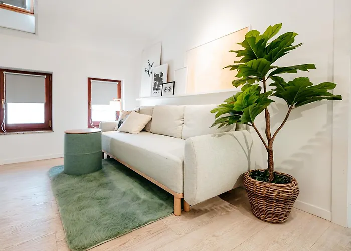 Elma 2 - Piata Romana