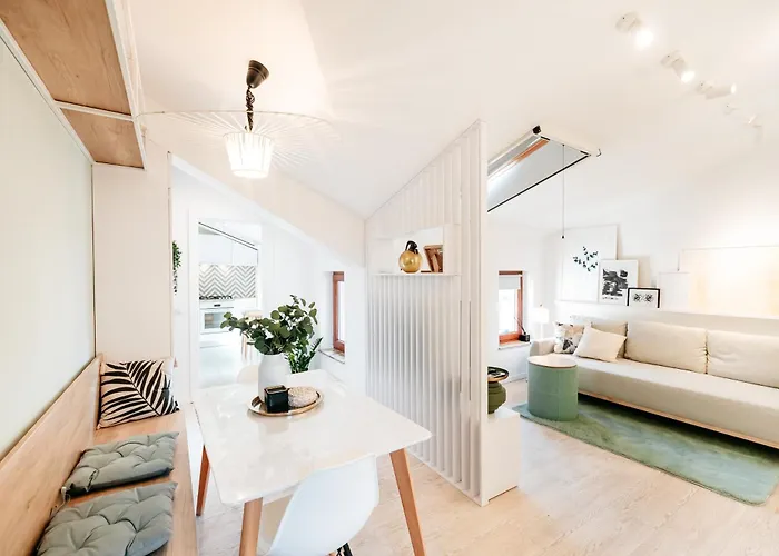 Elma 2 - Piata Romana * بوخارست