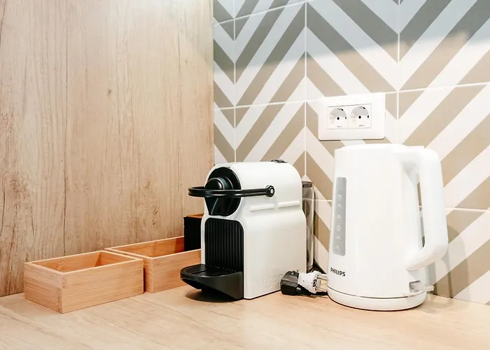 Elma 2 - Piata Romana