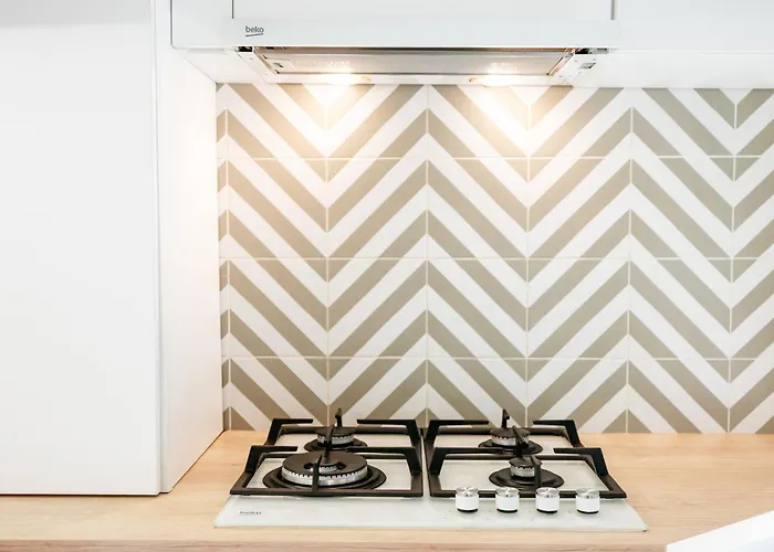 Elma 2 - Piata Romana *