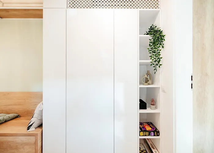 Elma 2 - Piata Romana * بوخارست