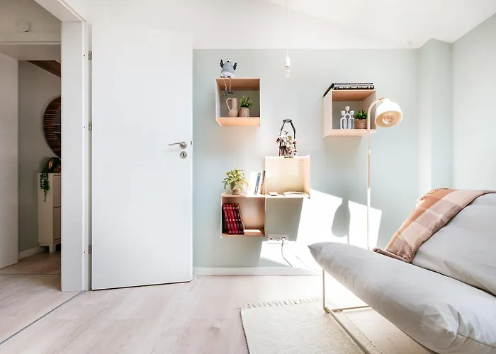 Elma 2 - Piata Romana