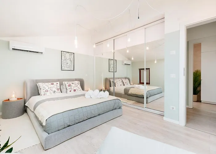 Elma 2 - Downtown Piata Romana * Bukareszt