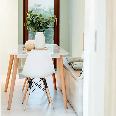 Elma 2 - Piata Romana *