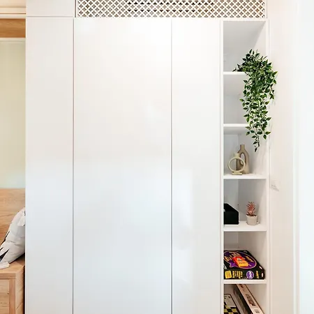 Elma 2 - Piata Romana * 부쿠레슈티