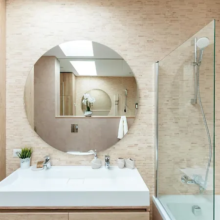 Elma 2 - Piata Romana *