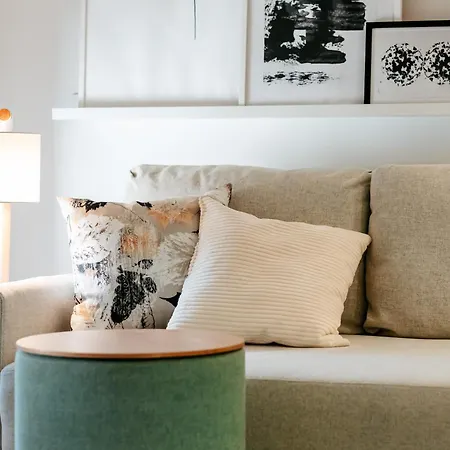 Elma 2 - Piata Romana Apartmán