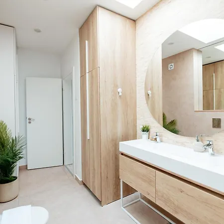 Elma 2 - Piata Romana Apartmán