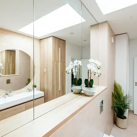 Elma 2 - Piata Romana Apartmán *