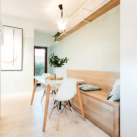 Elma 2 - Piata Romana Apartmán